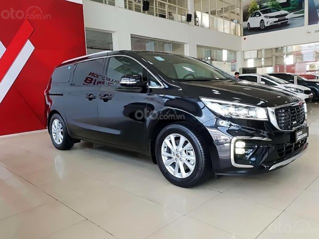 Cần bán Kia Sedona 2.2 GAT Luxury sản xuất năm 2019, màu đen0