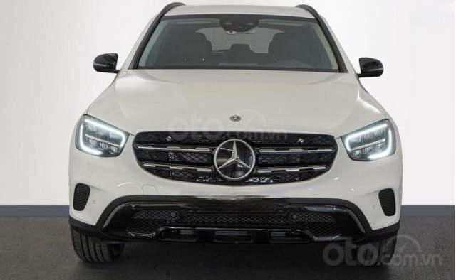 Phiên bản mới Mercedes GLC 200 4Matic 2020 khuyến mãi, thông số, giá lăn bánh, giao xe tháng 2/2020