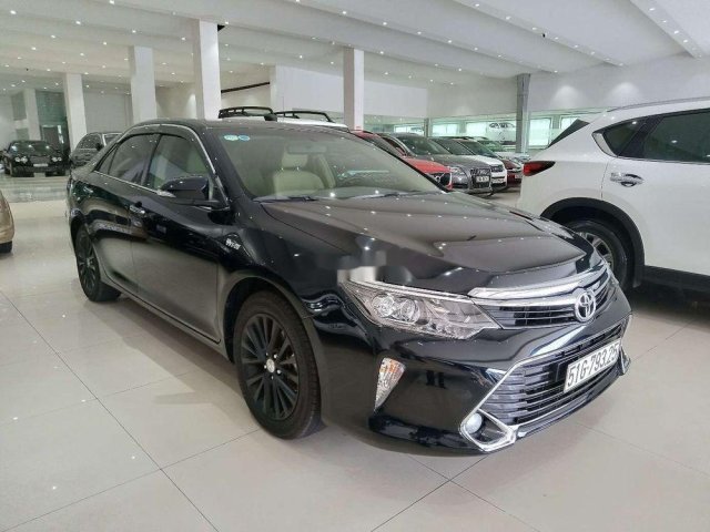 Bán Toyota Camry 2.0E sản xuất năm 2019, màu đen còn mới