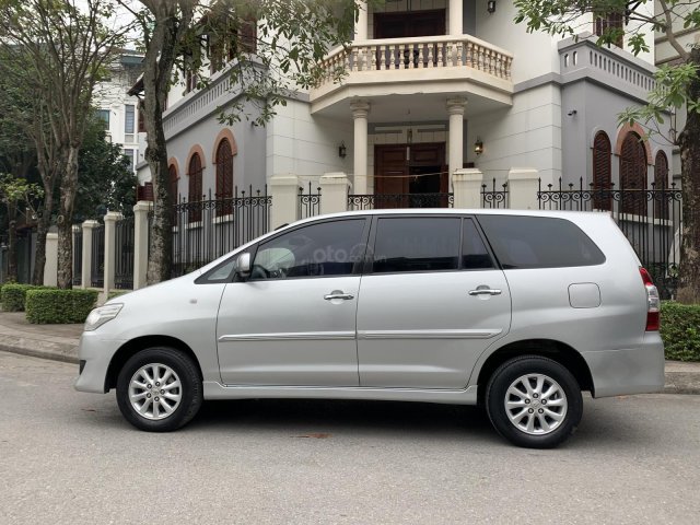 Bán Toyota Innova E đời 2014, màu bạc0