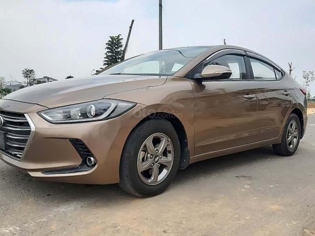 Cần bán xe Hyundai Elantra 1.6 MT năm 2017 xe gia đình, giá tốt