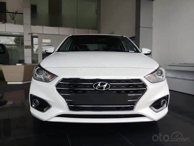 Cần bán xe Hyundai Accent 1.4 MT-AT đời 2020, màu trắng0