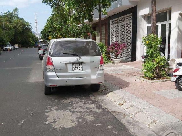 Cần bán xe Toyota Innova sản xuất năm 2010, nhập khẩu, 300 triệu0