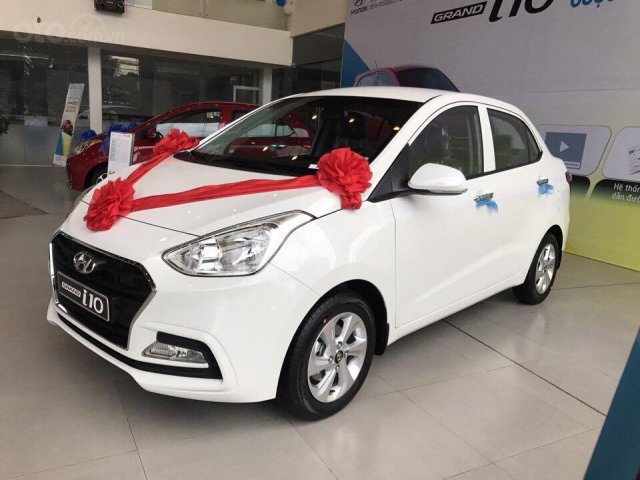 Cần bán xe Hyundai Grand i10 1.2MT-AT đời 2020, màu trắng, xe giao ngay0