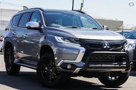 Cần bán Mitsubishi Pajero Sport 2019, màu bạc, nhập từ Thái giá cạnh tranh