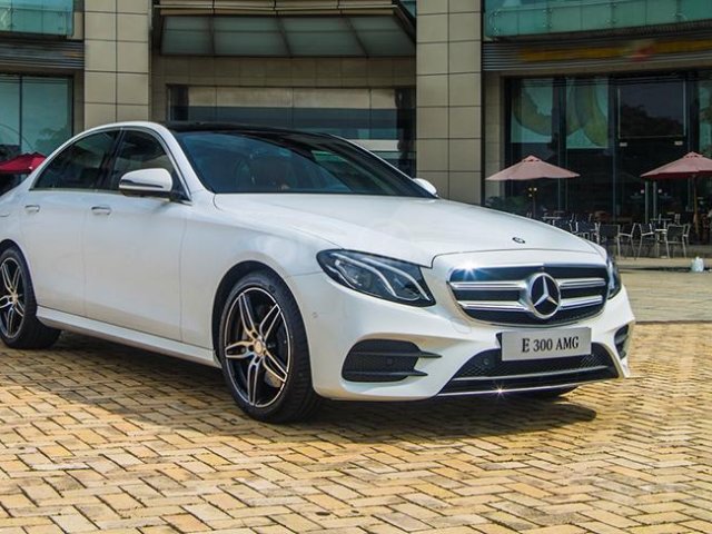 Mua xe trả góp lãi suất thấp - Giao dịch nhanh gọn với chiếc Mercedes-Benz C300 AMG, sản xuất 2019