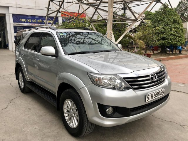 Toyota Fortuner 2.7V AT 2012, số tự động 01 cầu, xe bán tại hãng