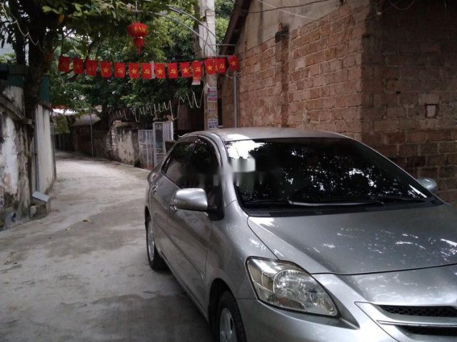 Cần bán gấp Toyota Vios sản xuất năm 2008, màu bạc0