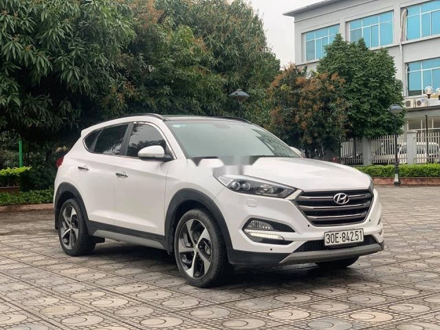 Bán ô tô Hyundai Tucson đời 2017, màu trắng, giá tốt0