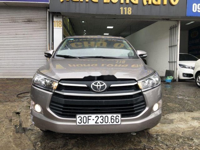 Cần bán xe Toyota Innova sản xuất 2018, đăng ký lần đầu T1/2018