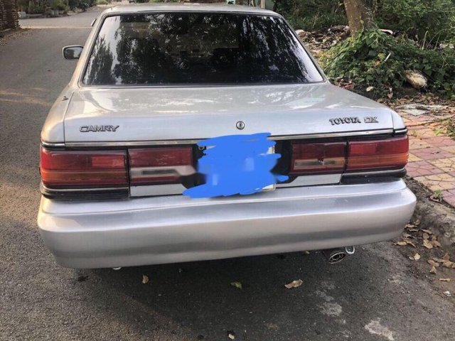 Bán Toyota Camry năm sản xuất 1988, màu bạc, nhập khẩu