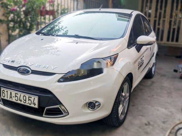 Xe Ford Fiesta 1.6 AT năm 2011, màu trắng