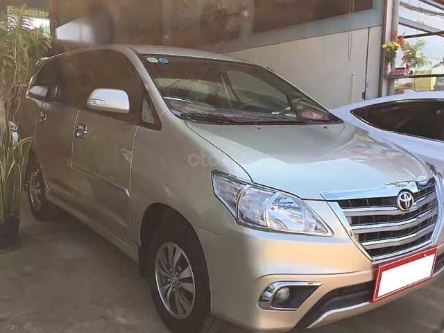 Bán Toyota Innova năm sản xuất 2015, màu vàng xe gia đình0