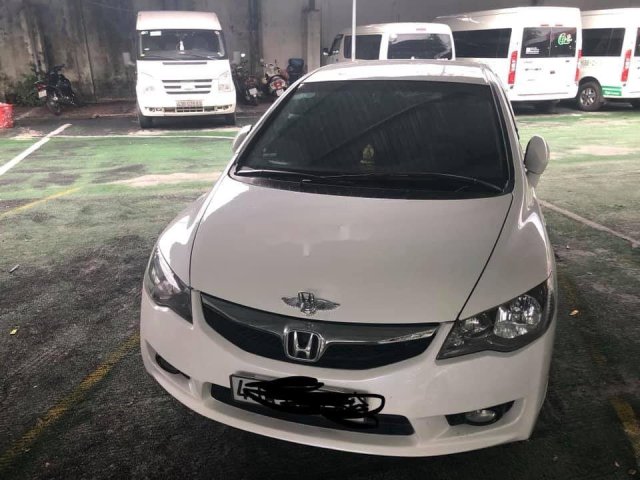 Cần bán Honda Civic năm sản xuất 2011, màu trắng xe gia đình0