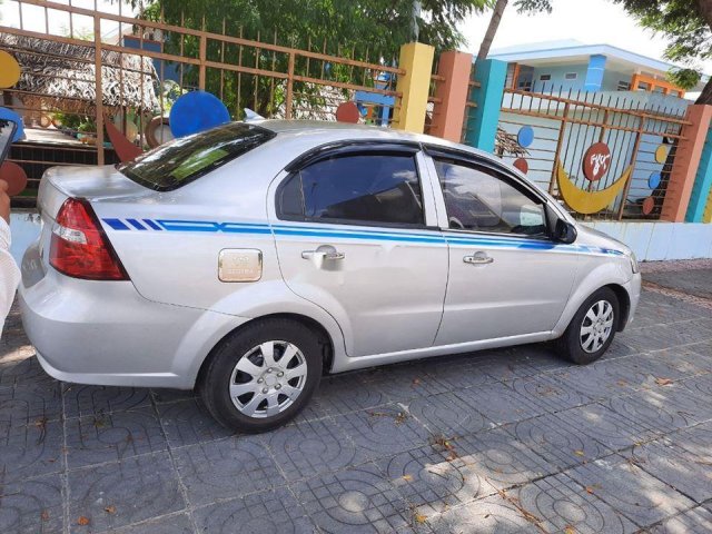 Cần bán xe Daewoo Gentra đời 2010, màu bạc, giá 170tr0