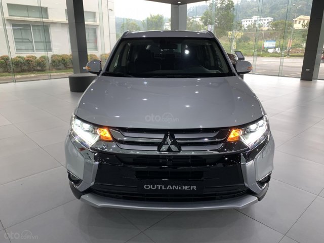 Mitsubishi Outlander phiên bản 2.4 4WD màu trắng0