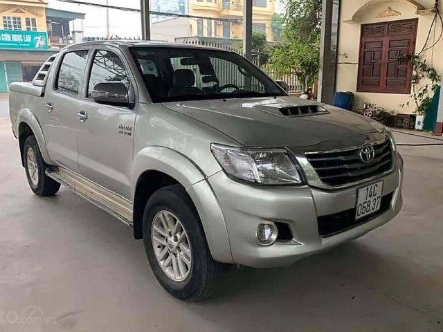 Bán Toyota Hilux 4x4 MT sản xuất năm 2012, màu bạc, nhập khẩu còn mới giá cạnh tranh0