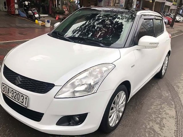 Cần bán gấp Suzuki Swift sản xuất 2014, màu trắng, giá tốt