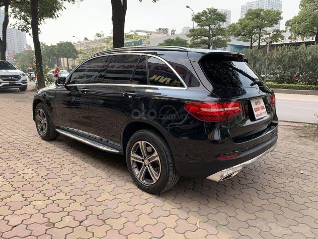 GLC 250 4Matic sản xuất 2016 màu đen, nội thất đen