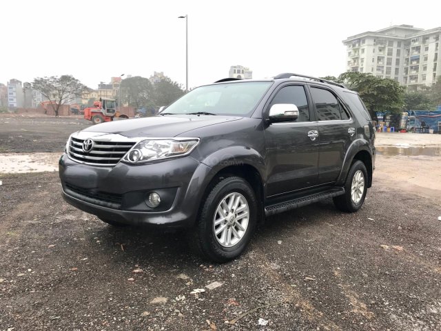 Bán Toyota Fortuner V 4x2 2012 màu xám