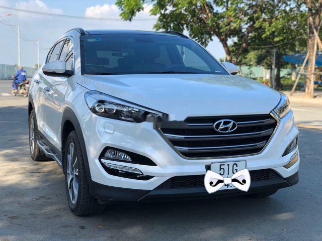 Cần bán Hyundai Tucson năm 2018, màu trắng0