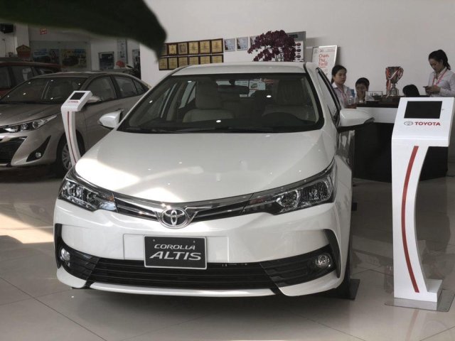 Bán Toyota Corolla Altis năm sản xuất 2020, màu trắng, mới hoàn toàn