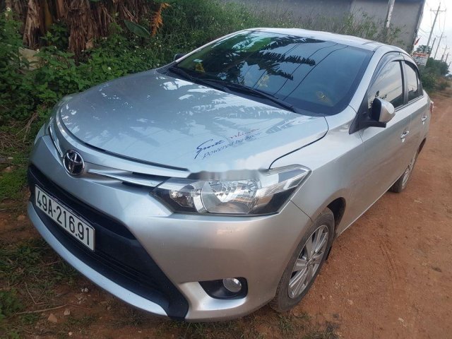 Bán xe Toyota Vios năm 2014, màu bạc xe gia đình0