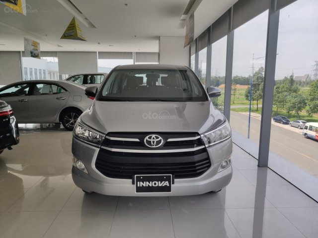 Toyota Innova 2.0E số sàn, sản xuất 2020 để biết khuyến mãi ưu đãi tốt nhất