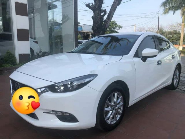 Bán xe Mazda 3 sản xuất năm 2018, màu trắng, nhập khẩu xe gia đình