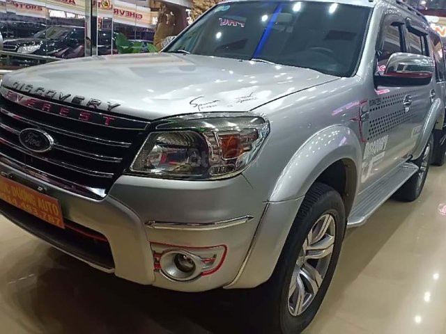 Cần bán Ford Everest 2.5L 4x2 MT năm 2011, màu bạc xe gia đình0