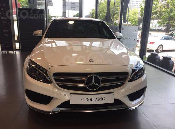 Ưu đãi mua xe giá mềm - Giao dịch nhanh với chiếc Mercedes-Benz C300 AMG, sản xuất 20190