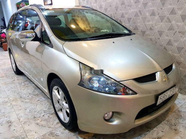 Bán Mitsubishi Grandis sản xuất 2010, màu vàng số tự động0