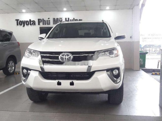 Bán xe Toyota Fortuner năm sản xuất 2020, màu trắng0