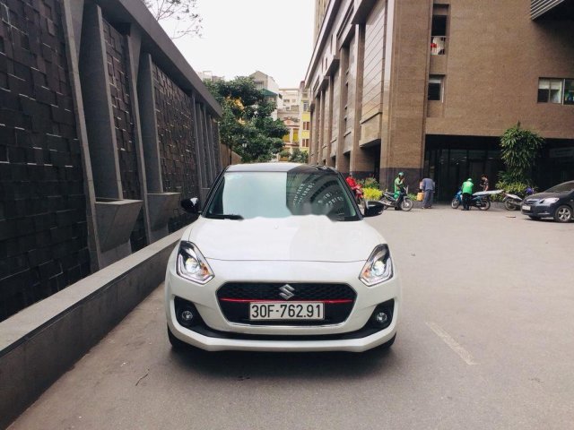 Cần bán gấp Suzuki Swift đời 2019, màu trắng số tự động