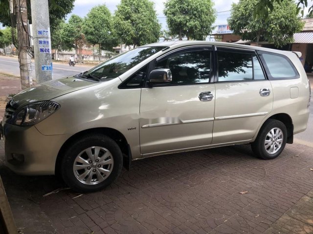 Cần bán gấp Toyota Innova sản xuất 2009 xe gia đình, giá chỉ 380 triệu0