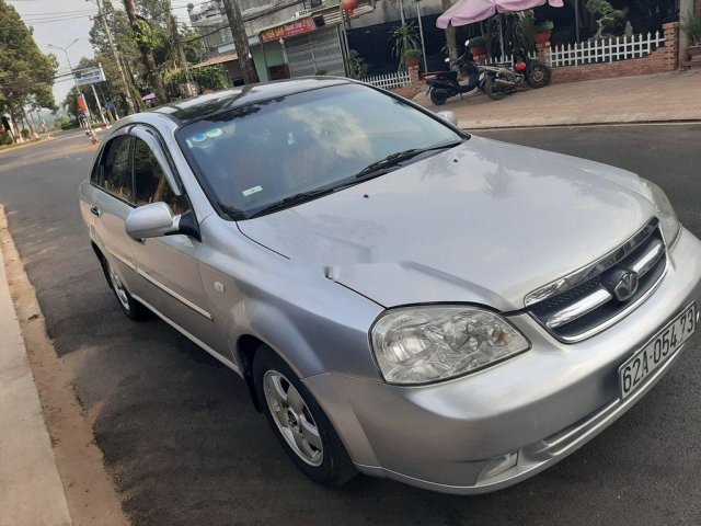 Cần bán lại xe Daewoo Lacetti năm sản xuất 2008, màu bạc0