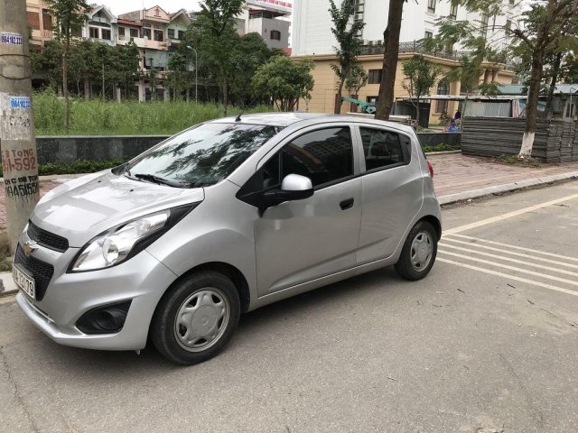 Cần bán Chevrolet Spark MT đời 2016, màu bạc0