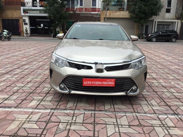 Bán ô tô Toyota Camry AT năm 2016 giá cạnh tranh