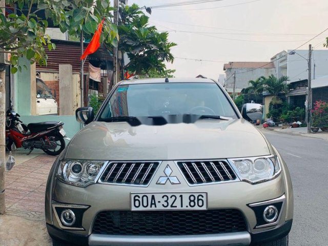 Cần bán lại xe Mitsubishi Pajero năm sản xuất 2011, nhập khẩu số sàn