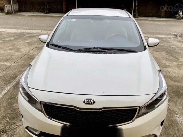 Cần bán xe Kia Cerato 1.6 MT sản xuất 2018, màu trắng chính chủ