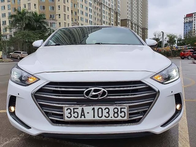 Bán xe Hyundai Elantra 2.0 AT sản xuất 2017, màu trắng, giá chỉ 595 triệu0