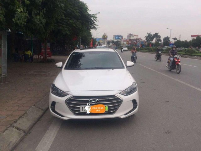 Cần bán lại xe Hyundai Elantra 1.6 AT 2017, màu trắng