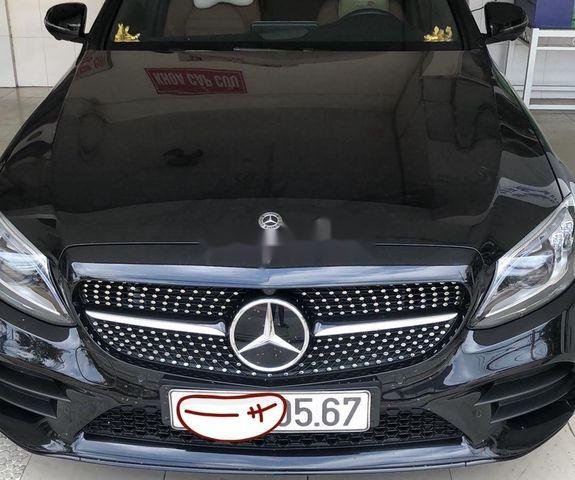 Cần bán Mercedes C300 AMG sản xuất năm 2018, màu đen