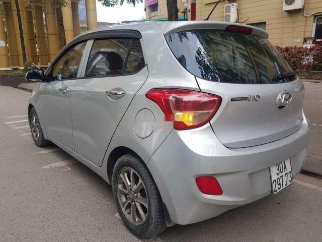 Bán xe Hyundai Grand i10 năm 2014, màu bạc chính chủ