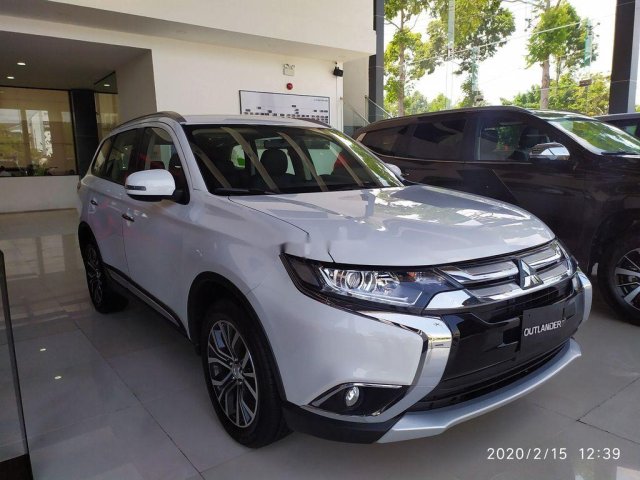 Cần bán xe Mitsubishi Outlander 2019, màu trắng, 765 triệu0