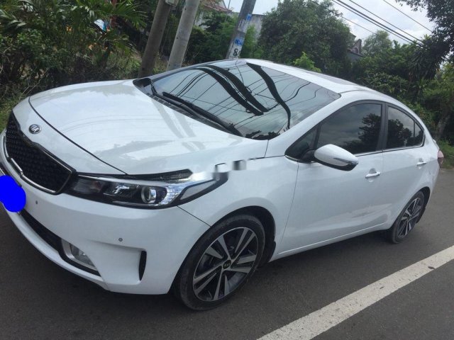 Cần bán xe Kia Cerato 1.6 AT năm 2018, màu trắng, nhập khẩu nguyên chiếc chính chủ giá cạnh tranh0