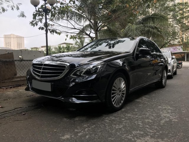 Xe tốt bán Mercedes E class E200,  màu đen nội thất màu  kem, sản xuất năm 2015, đăng ký 20160