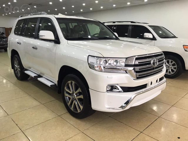 Cần bán xe Toyota Land Cruiser VXR 4.6 model 2019 nhập khẩu mới 100%0