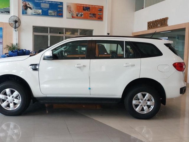 Bán ô tô Ford Everest MT năm sản xuất 2019, màu trắng, xe nhập, 999 triệu0