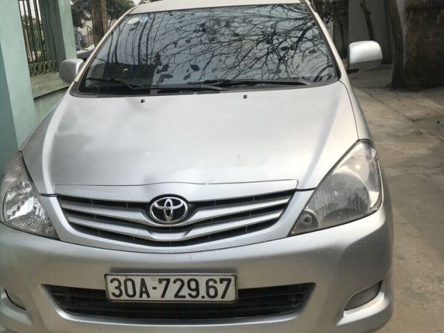 Bán Toyota Innova đời 2009, màu bạc chính chủ